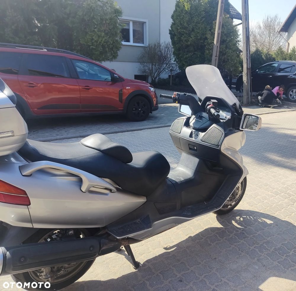 Suzuki Burgman - 4