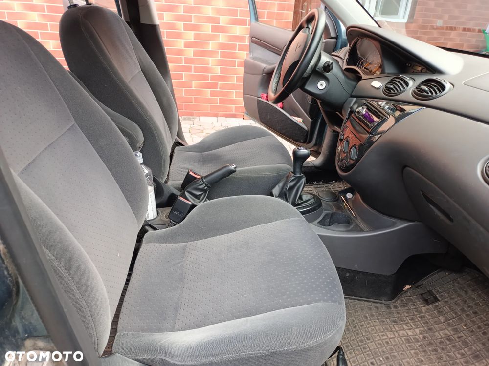 Ford Focus Ghia - 10