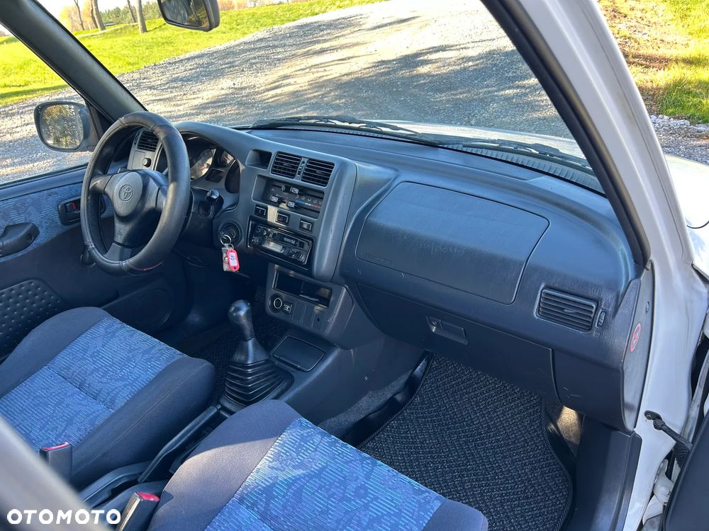 Toyota RAV4 2.0 - 19