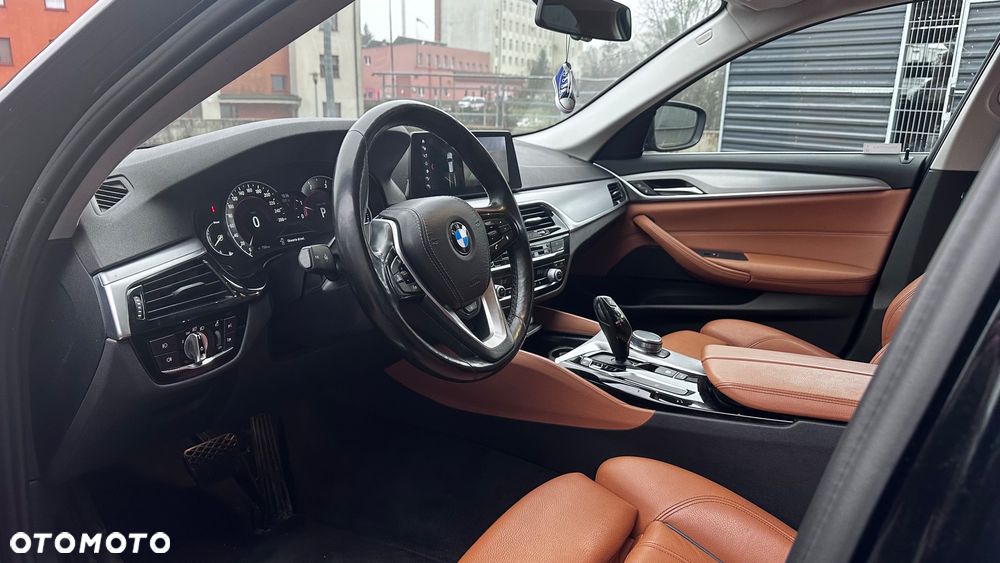 BMW Seria 5 520d Sport Line - 14