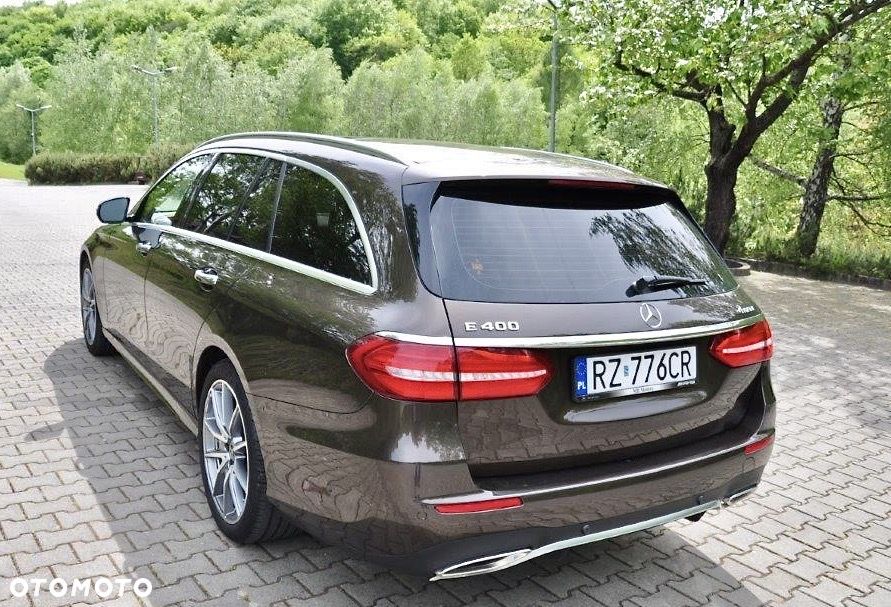 Mercedes-Benz Klasa E 400 4Matic 9G-TRONIC Exclusive - 24