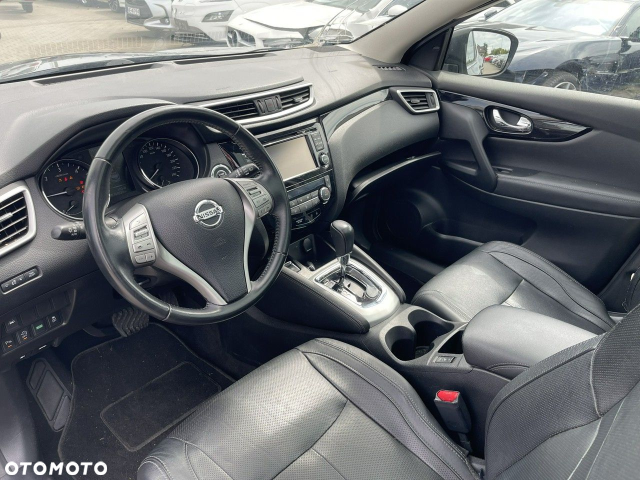 Nissan Qashqai 1.6 dCi Xtronic TEKNA+ - 6