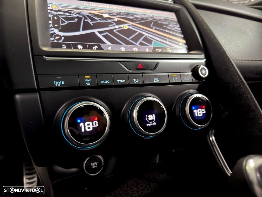 Jaguar E-Pace 2.0 i4D R-Dynamic S - 42