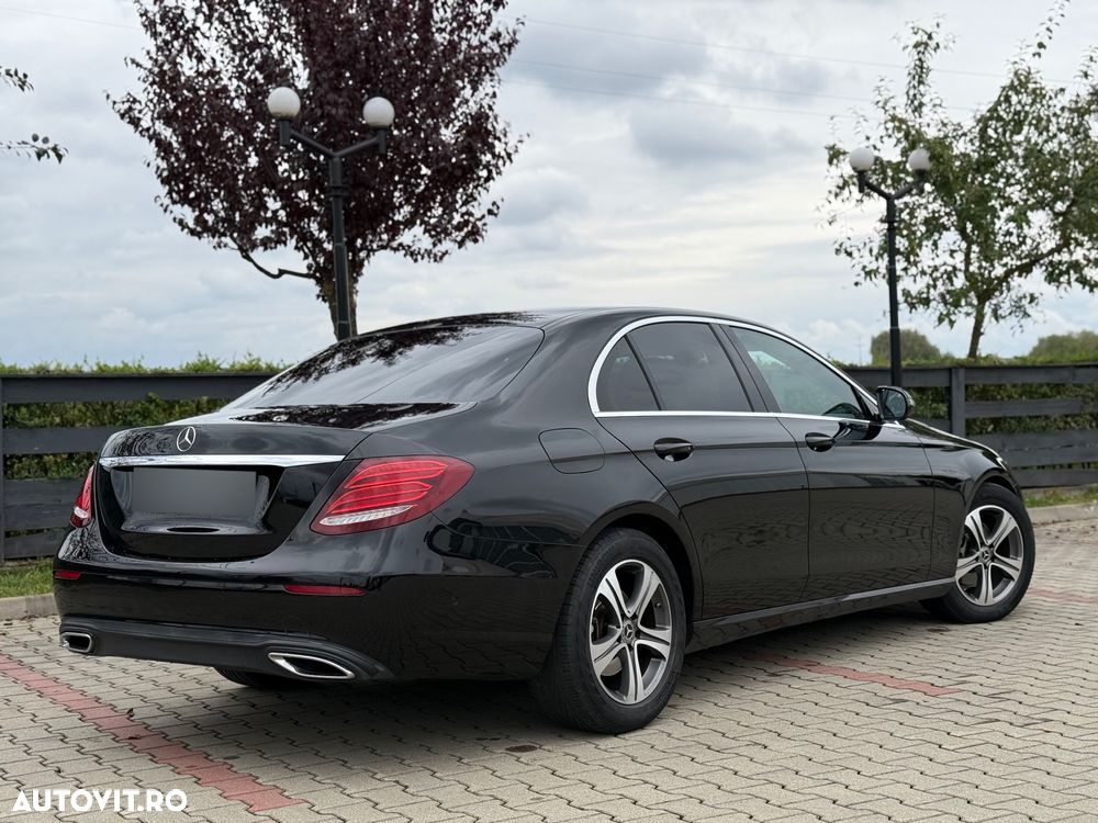 Mercedes-Benz E 220 d 4Matic T 9G-TRONIC Avantgarde - 3
