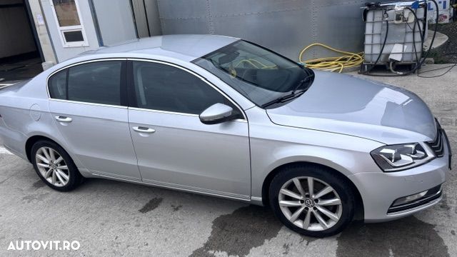 Volkswagen Passat - 4