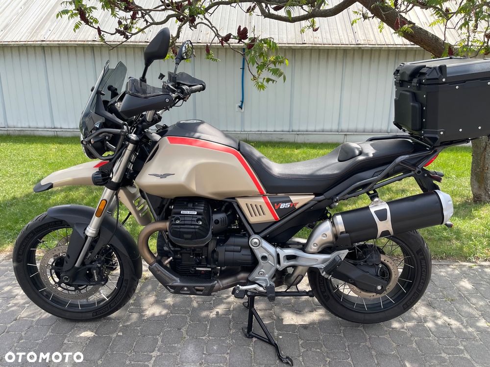 Moto Guzzi V85 - 1