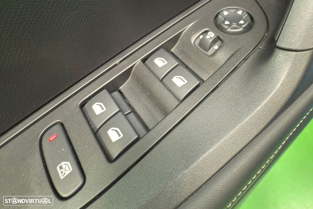 Peugeot 2008 1.2 PureTech Allure - 11