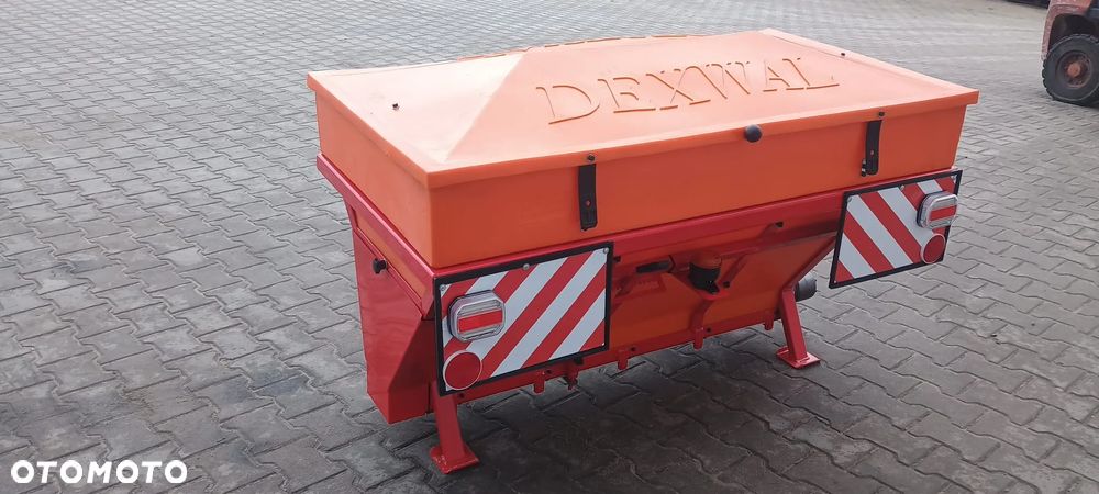 Solarka piaskarka posypywarka komunalna wałowa zawieszana PW   550L/900 kg - 2