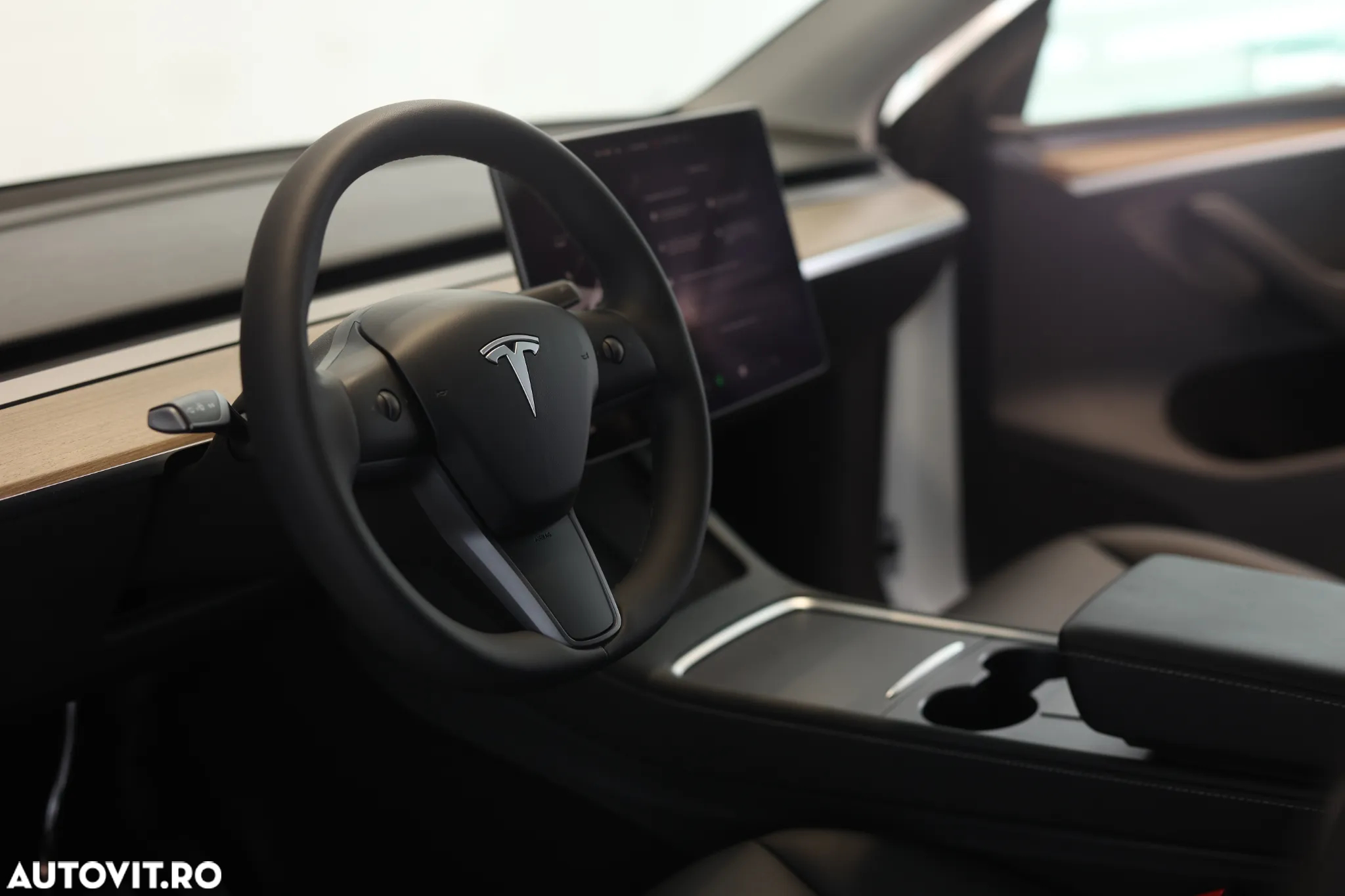 Tesla Model Y Long Range Dual Motor AWD - 8
