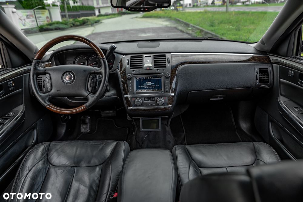 Cadillac DTS - 28