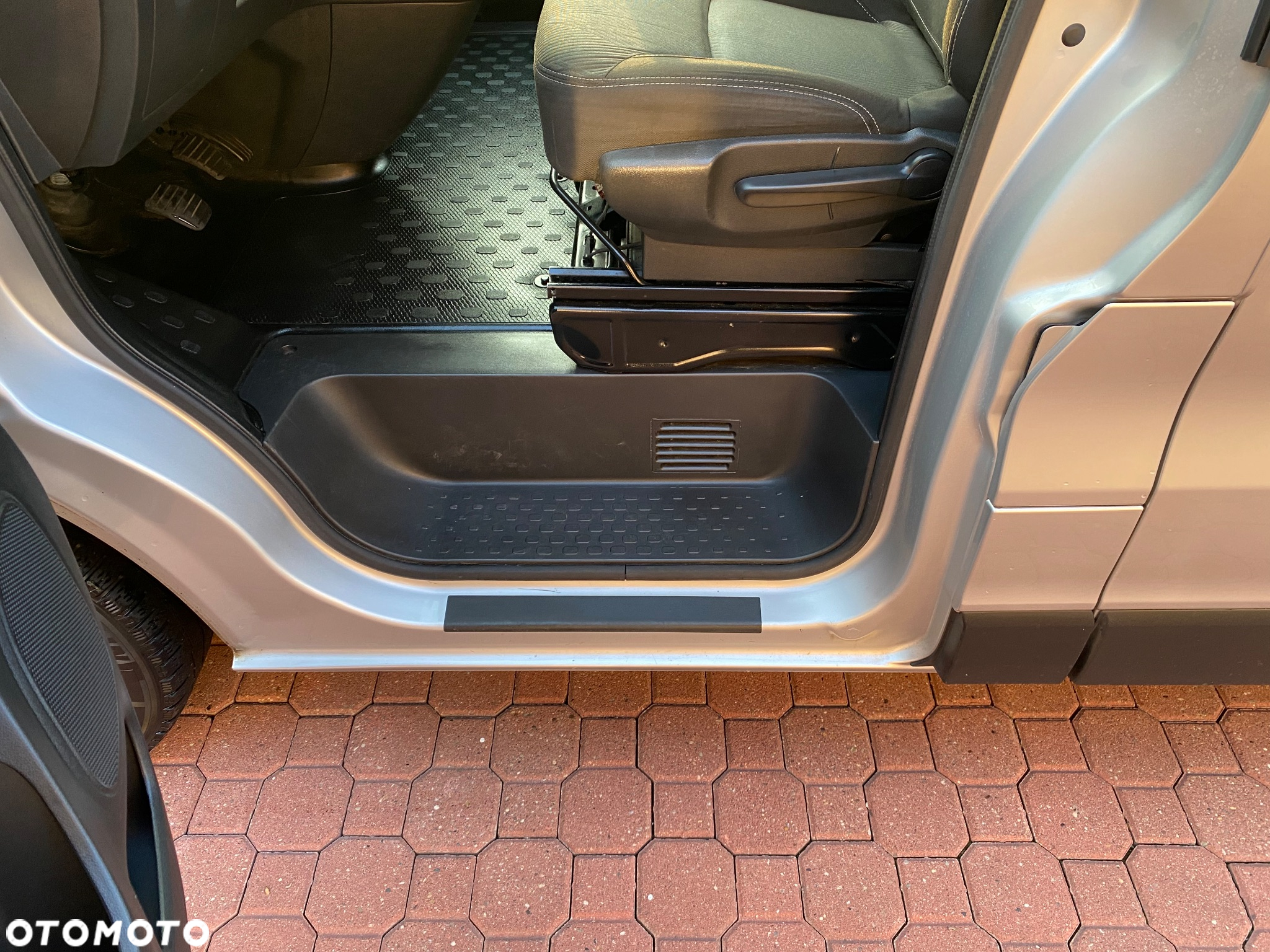 Renault TRAFIC L1 H1 profesjonalna zabudowa WARSZTATOWA - 26