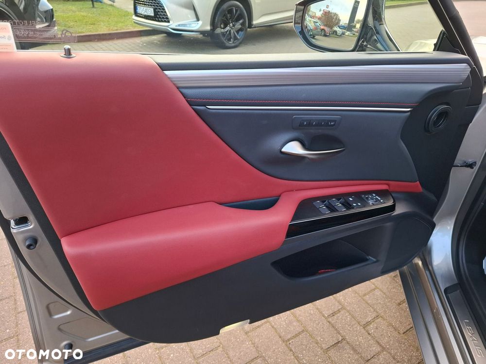 Lexus ES 300h F Sport Edition - 12