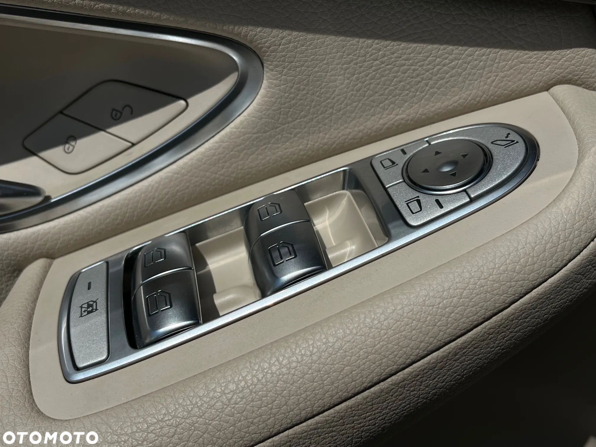 Mercedes-Benz GLC 300 d 4-Matic - 38