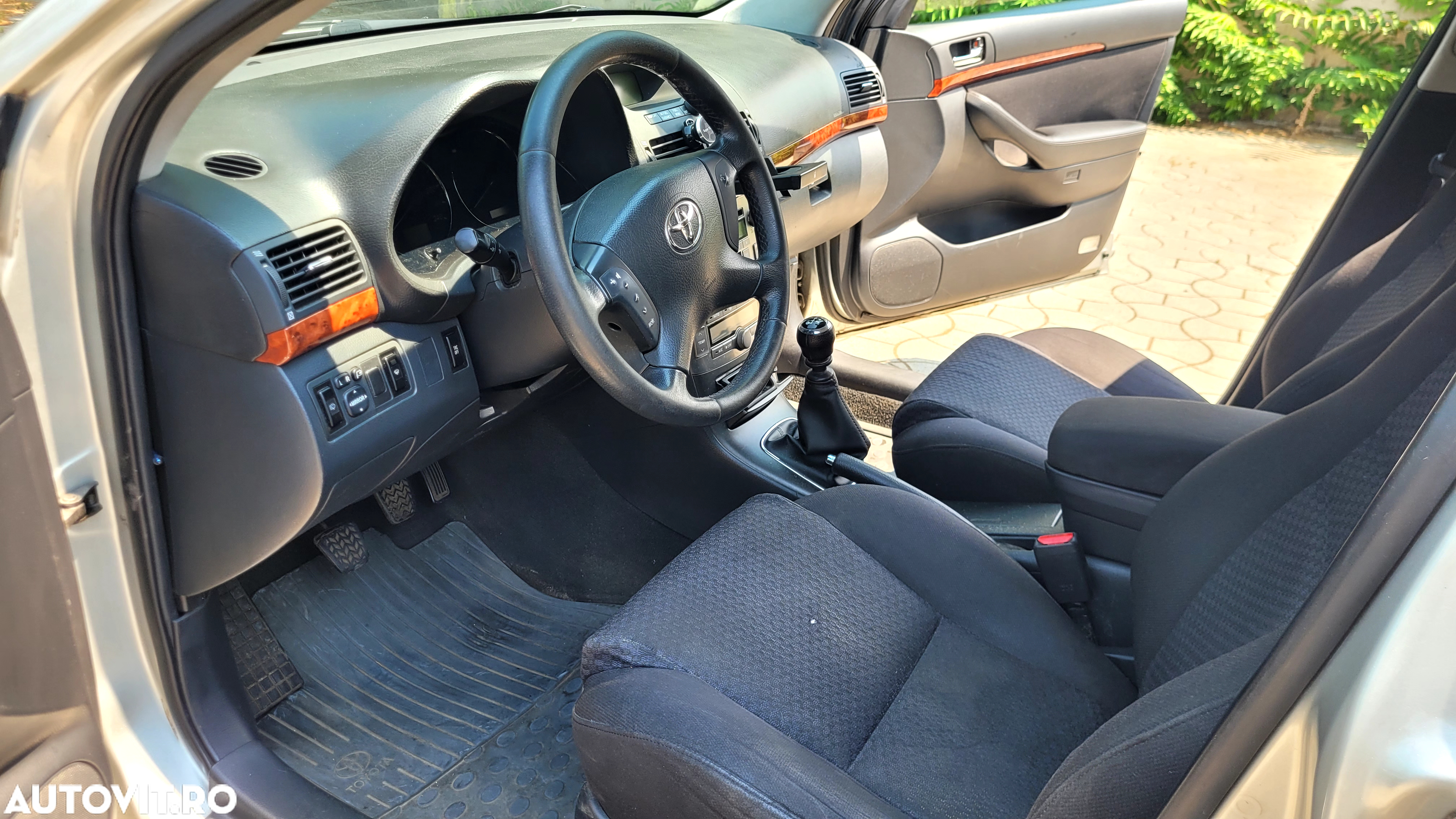 Toyota Avensis 2.2 D-4D Sedan Sol - 9
