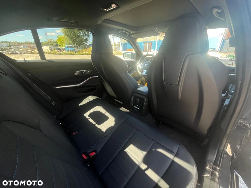 BMW Seria 3 330i xDrive M Sport sport - 26