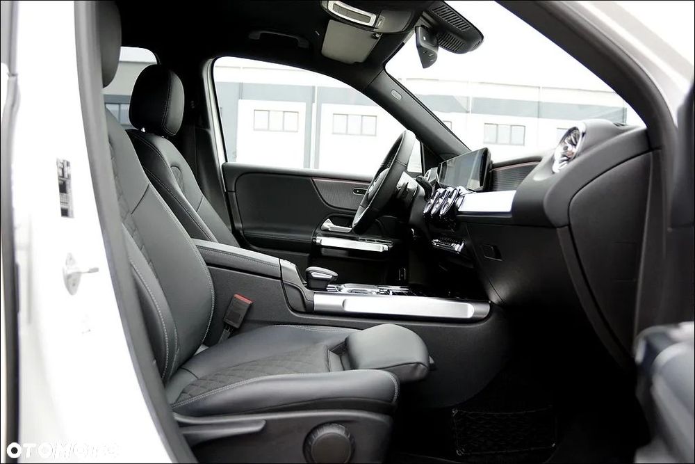 Mercedes-Benz GLB 200 d 8G-DCT Progressive - 25