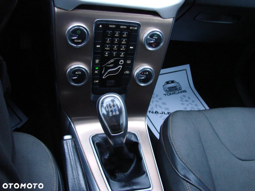 Volvo V40 Cross Country - 25