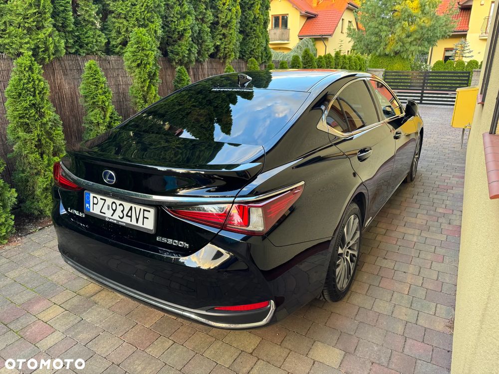 Lexus ES 300h Business Edition - 4