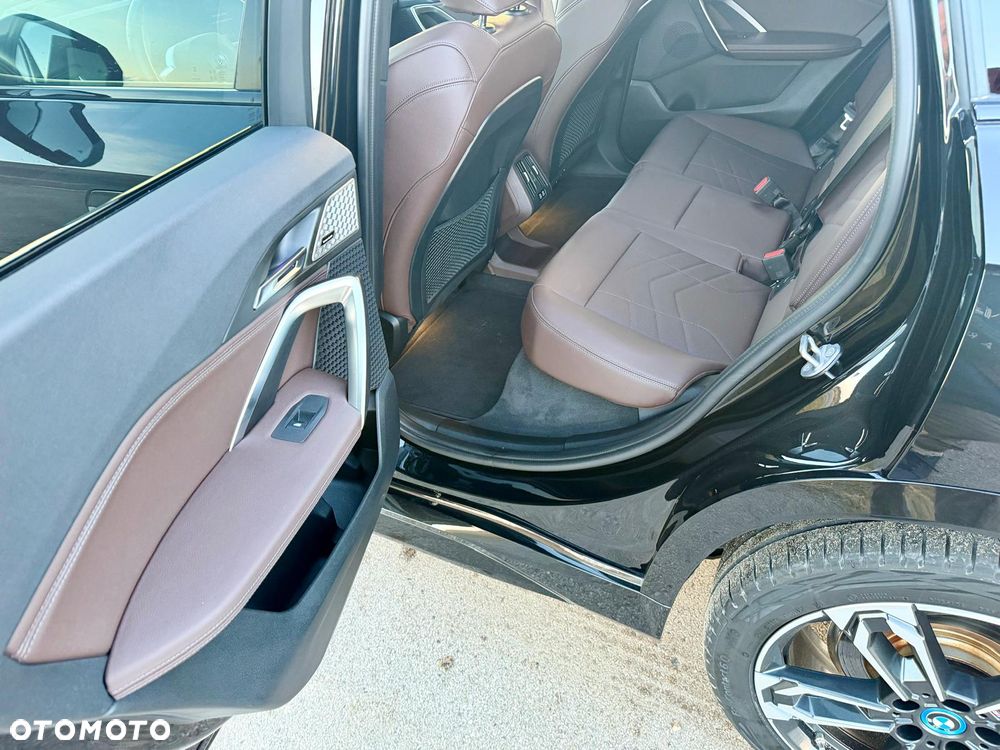 BMW iX1 - 10