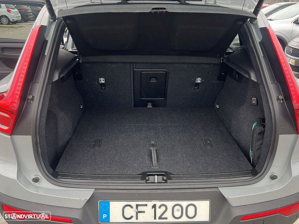Volvo XC 40 2.0 B3 Plus Dark - 14