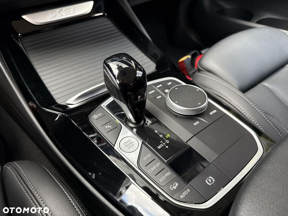 BMW X3 xDrive20i mHEV - 16