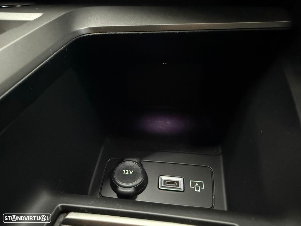 Peugeot 408 1.6 Hybrid Allure Pack e-EAT8 - 36