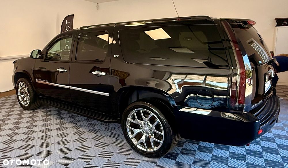 Chevrolet Suburban - 8