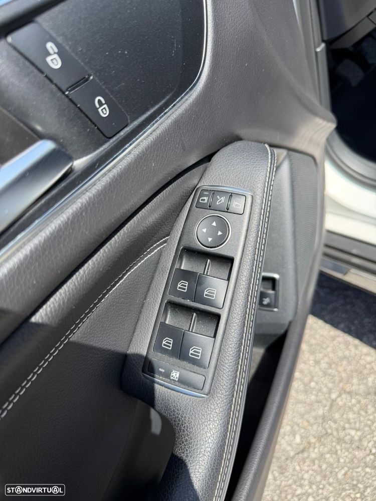 Mercedes-Benz GLA 180 AMG Line - 19