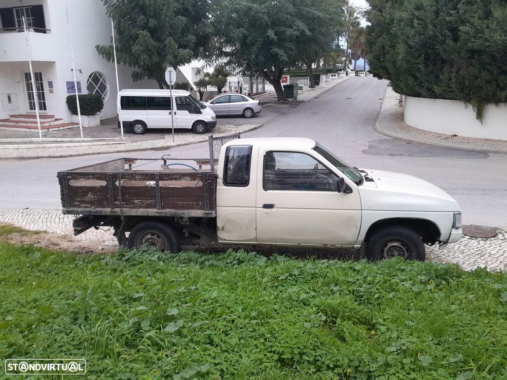 Nissan Pick Up - 3