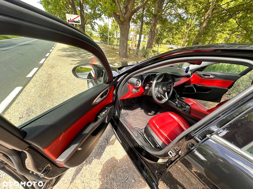 Alfa Romeo Giulia 2.0 Turbo TI Q4 - 13