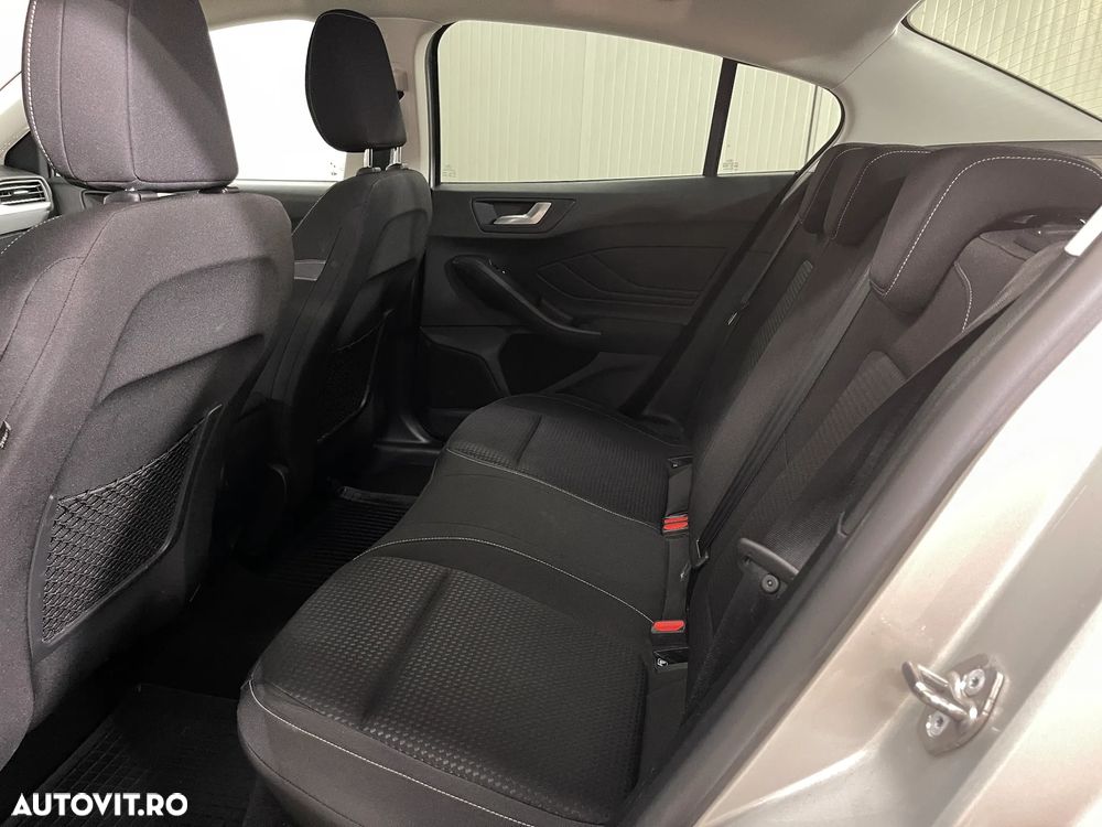 Ford Focus 1.0 EcoBoost Trend Edition - 12