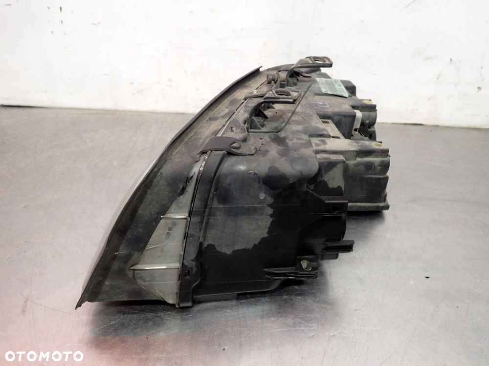 LAMPA PRAWA PRZEDNIA SOCZEWKA AUDI A4 B6 - 3