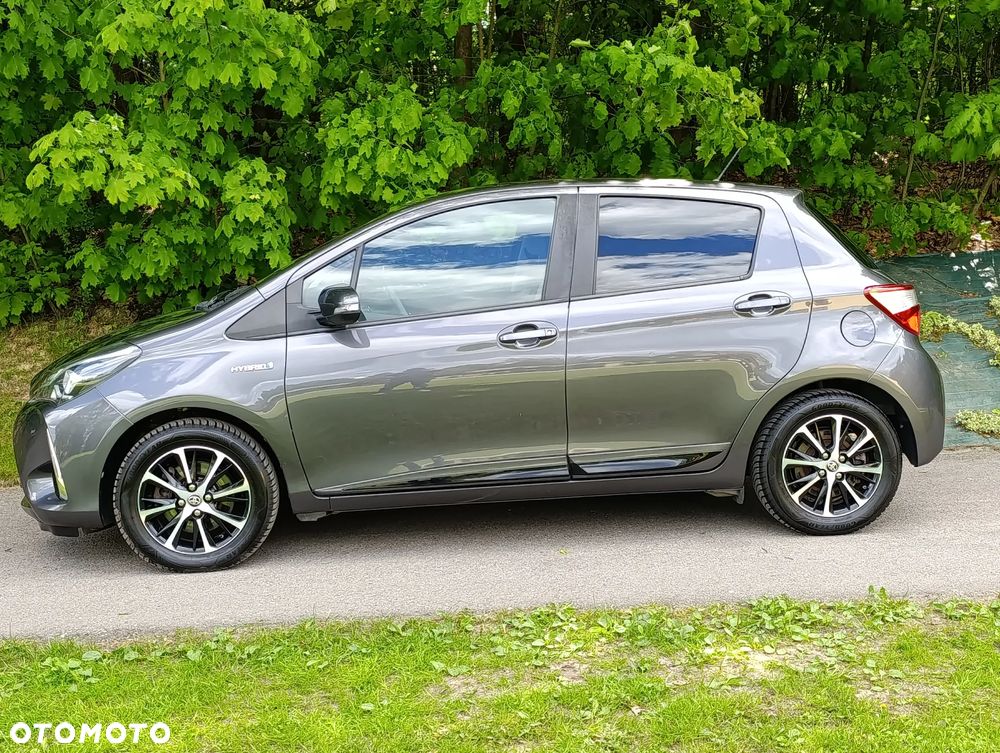 Toyota Yaris Hybrid 100 Premium - 10