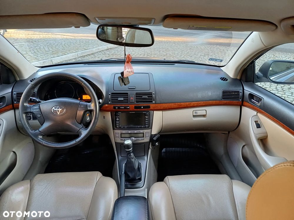 Toyota Avensis 2.2 D-4D Sol - 5