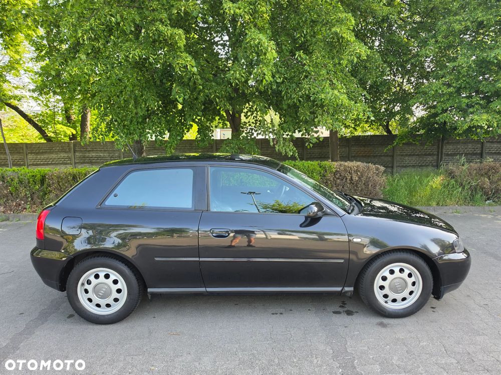 Audi A3 3-drzwiowe 1.6 FSI Ambiente - 3
