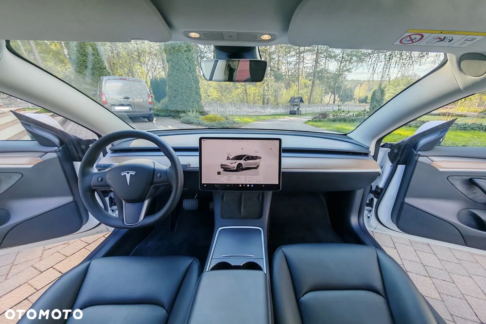 Tesla Model 3 - 9