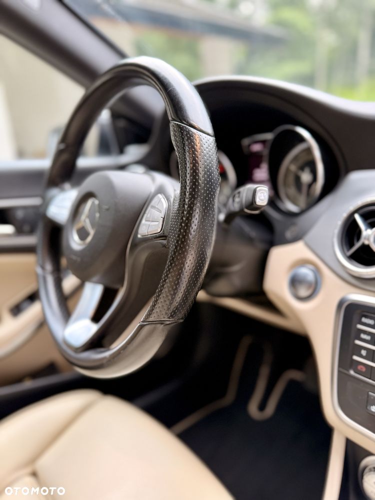 Mercedes-Benz CLA 250 7G-DCT Urban - 22
