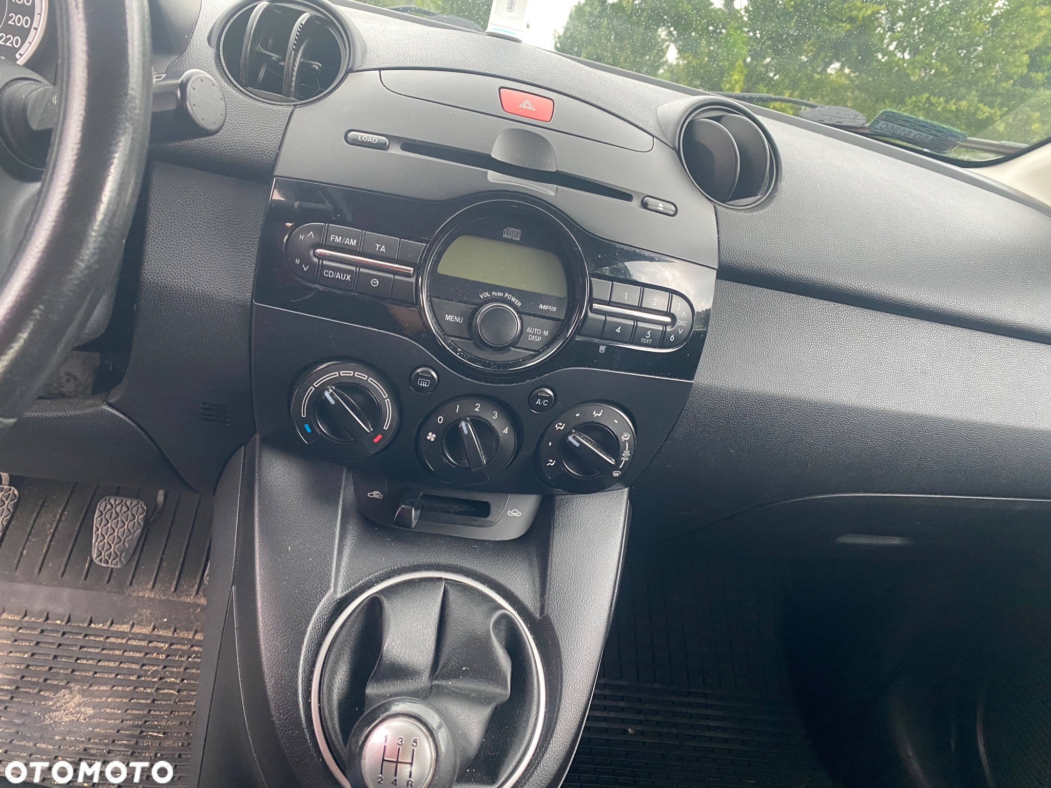 Mazda 2 - 10