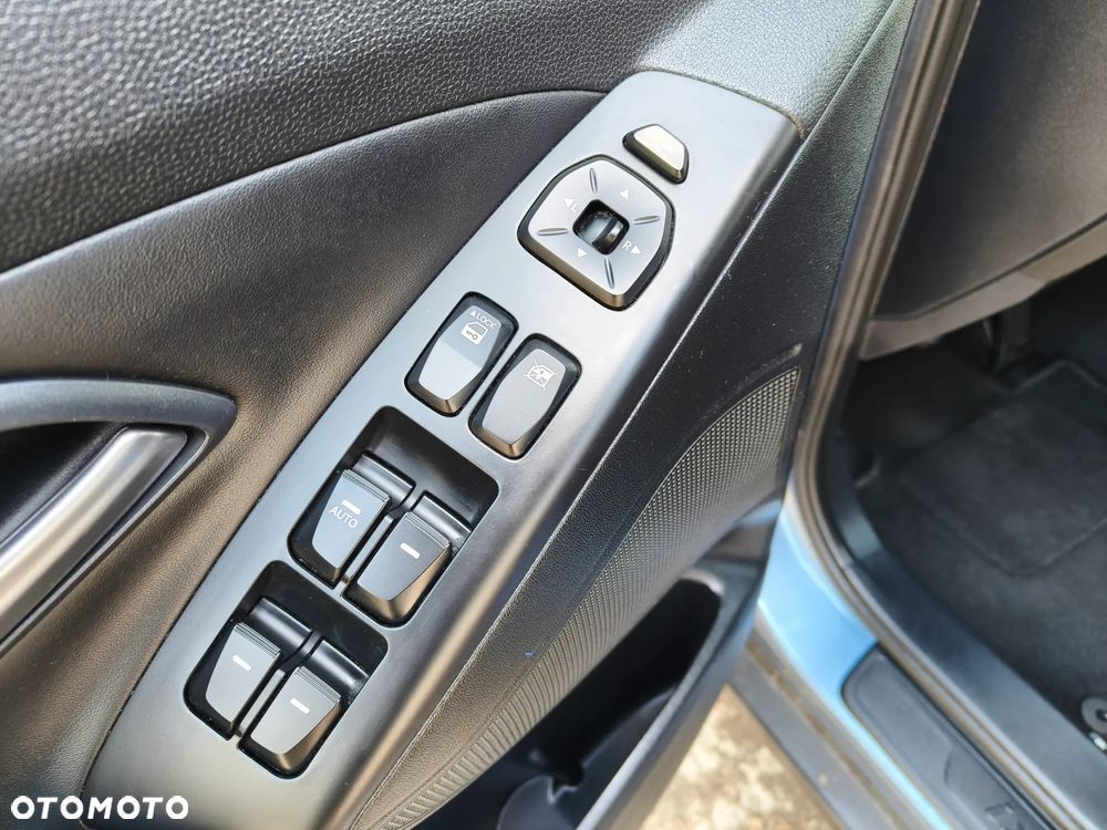 Hyundai ix35 1.6 2WD Fifa World Cup Edition - 27