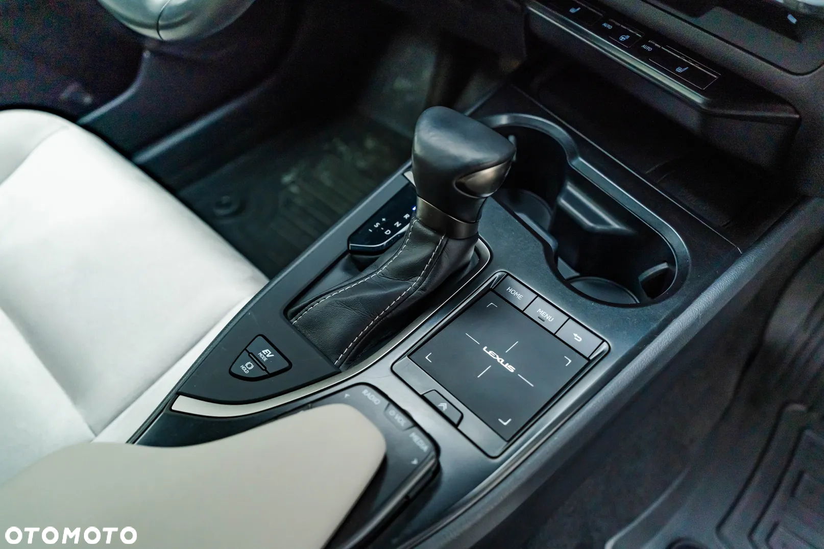 Lexus UX - 15