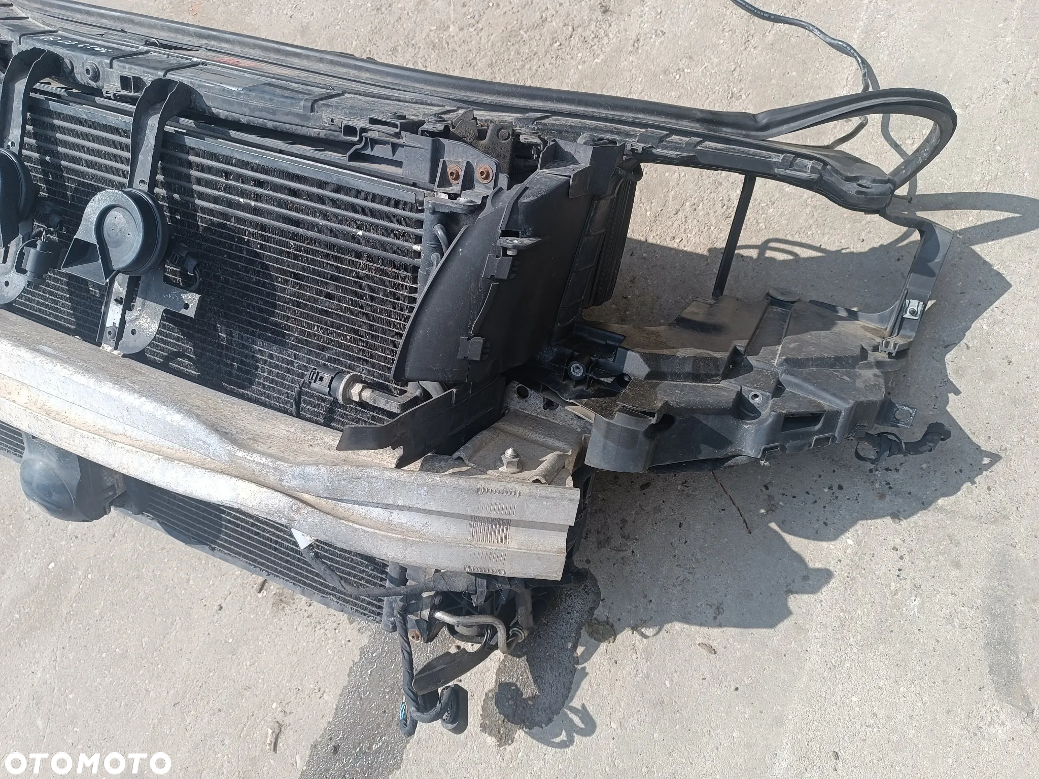 PAS PRZEDNI KOMPLETNY WENTYLATOR CHŁODNICE BELKA AUDI A8 D3 LIFT 4.2 TDI - 6