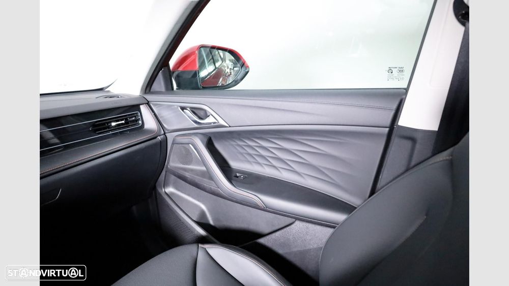 MG HS 1.5 Plug-in Hybrid Luxury — fotografia 16