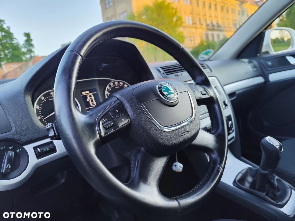 Skoda Octavia 1.4 TSI IMPULS EDITION - 9