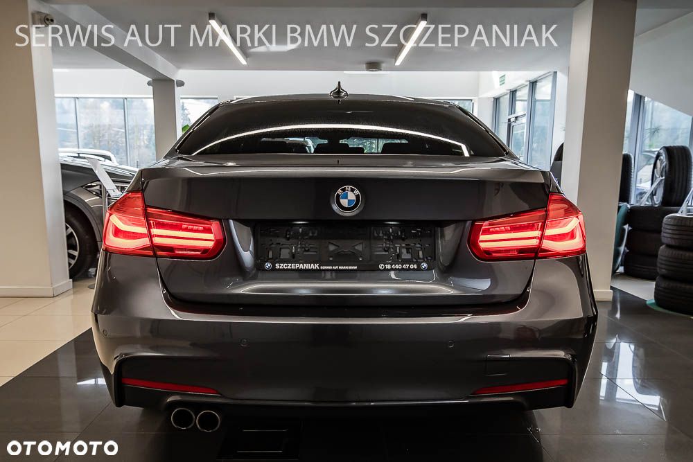 BMW Seria 3 330i M Sport - 11