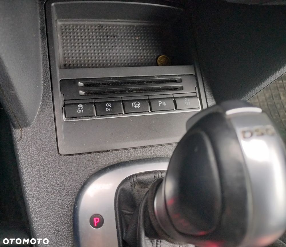 Volkswagen Touran 1.6 TDI DPF Cross DSG - 15