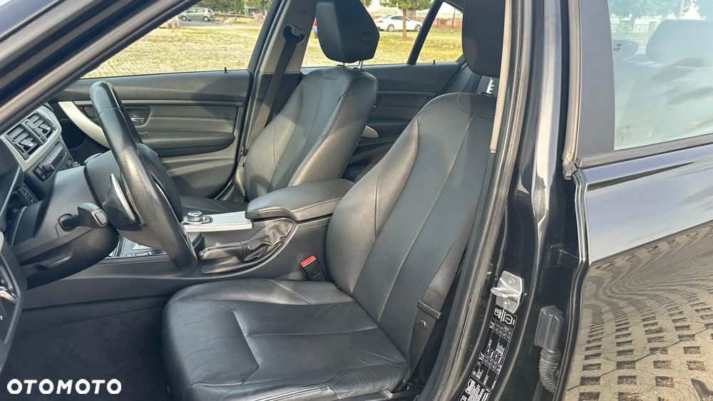 BMW Seria 3 320d xDrive - 10
