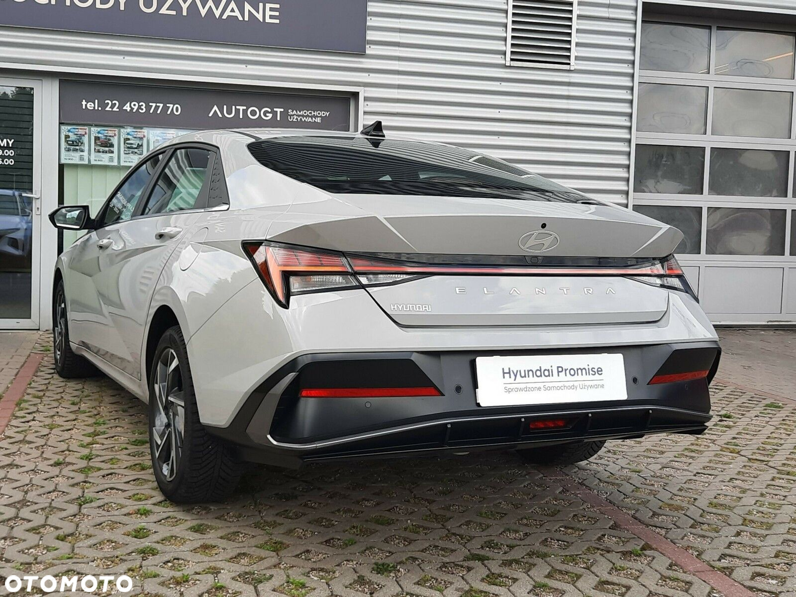 Hyundai Elantra - 24