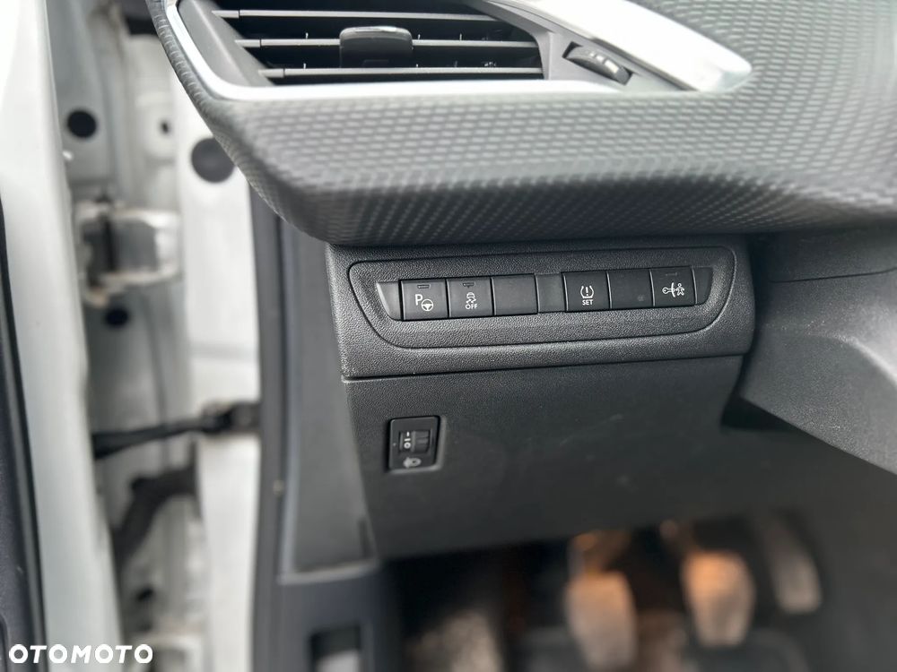 Peugeot 2008 - 12