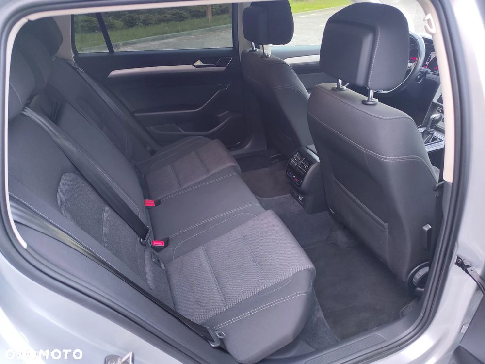 Volkswagen Passat 2.0 TDI (BlueMotion Technology) DSG Comfortline - 18
