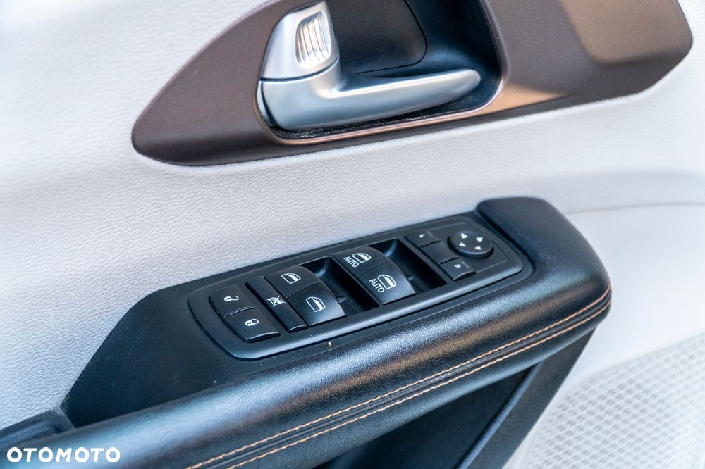 Chrysler Pacifica - 8